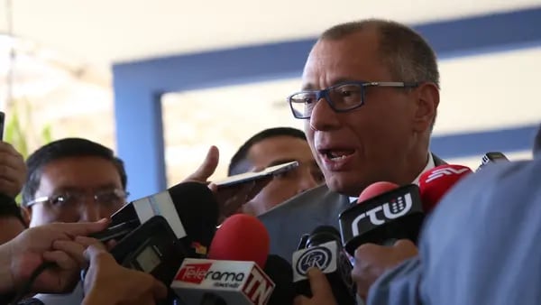 El exvicepresidente Jorge Glas fue trasladado de emergencia al Hospital Naval de Guayaquildfd