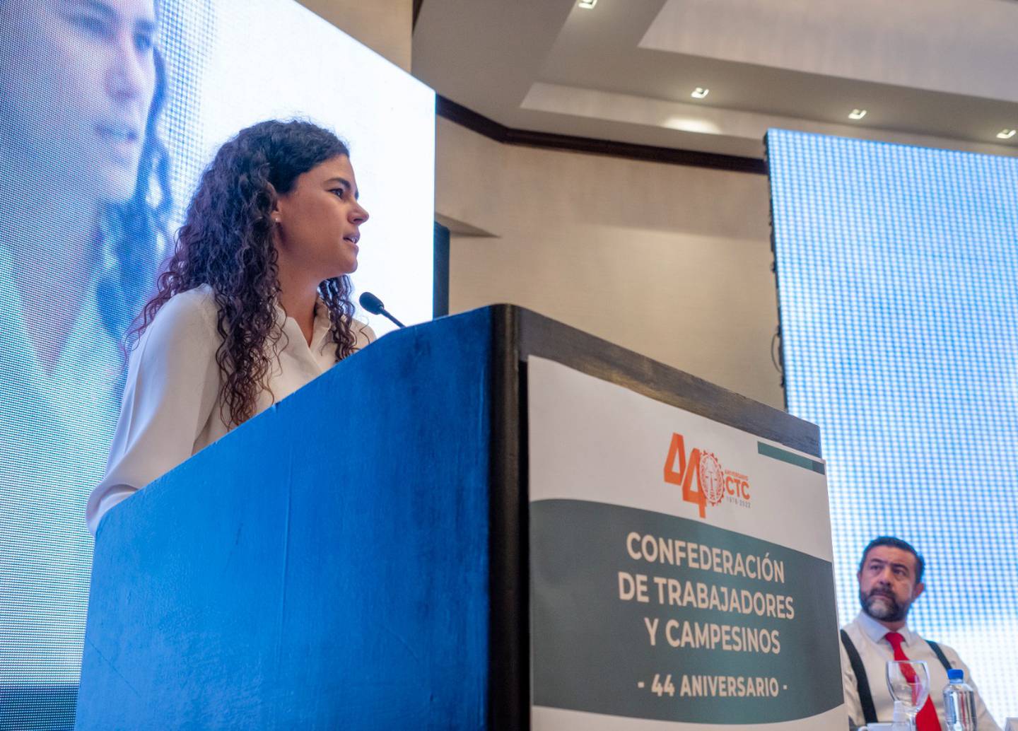 La titular de la Secretaría del Trabajo, Luisa María Alcalde, negó que el aumento del salario mínimo sea un factor que incida en la inflación. (Cortesía: STPS)