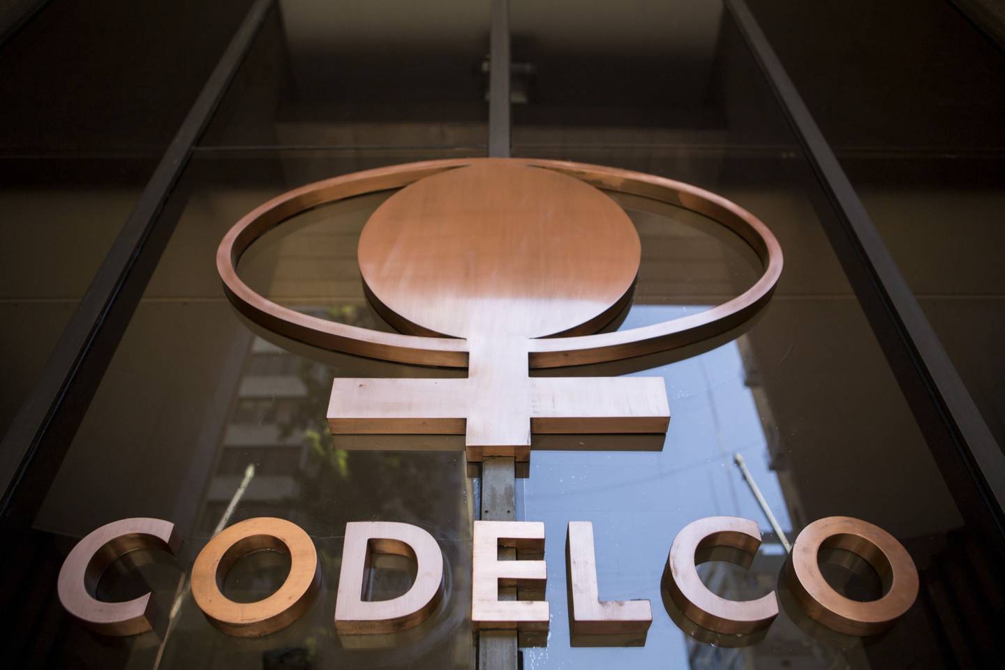 Sello de la empresa estatal Codelco, en Chile. Fotógrafo: Ronald Patrick/Bloomberg