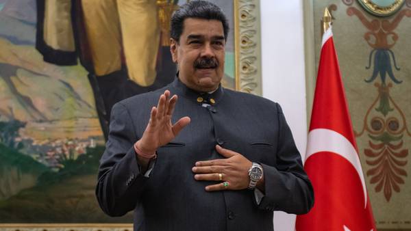 Maduro anuncia bono compensatorio para jubilados y próxima recuperación del salariodfd