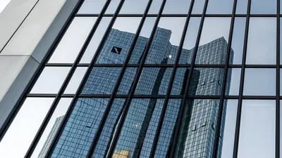Na segunda-feira (4), o Deutsche Bank nomeou Derek Shakespeare, do rival Barclays, como presidente de fusões e aquisições para EMEA