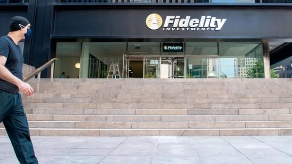 Fidelity inicia solicitud para un par de ETF ligados al metaverso e industria criptodfd