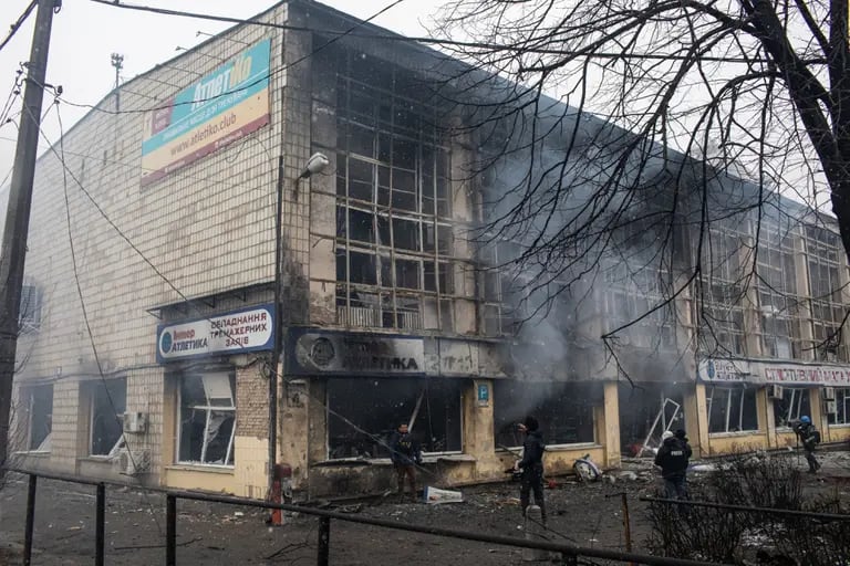 Un edificio destruido tras los ataques de misiles rusos en Kiev, Ucrania, el miércoles 2 de marzo de 2022. Foto: Erin Trieb/Bloombergdfd