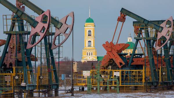 Rusia no aceptará un tope de 60 dólares para su petróleo, según el Kremlindfd