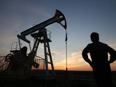 Petróleo sube después que Arabia Saudita prometió un recorte de un millón de barrilesdfd