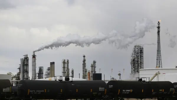 Exxon, Shell y Chevron son demandados por “engañar” sobre el cambio climático dfd