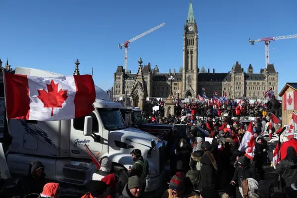 Manifestantes cerca del Parlamento en Ottawa, Canada.
