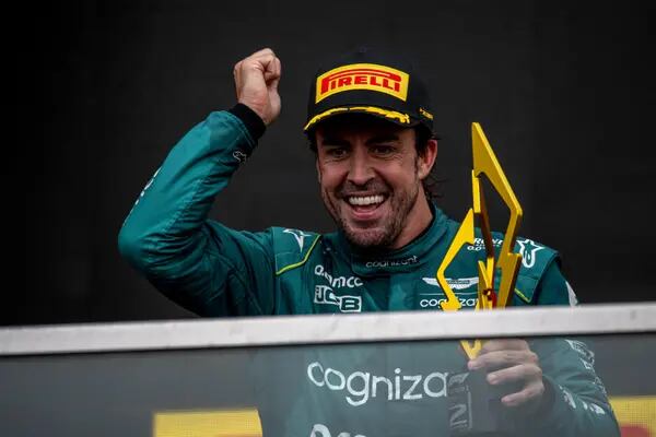 Los detalles del contrato con el que Fernando Alonso renovará con Aston Martindfd