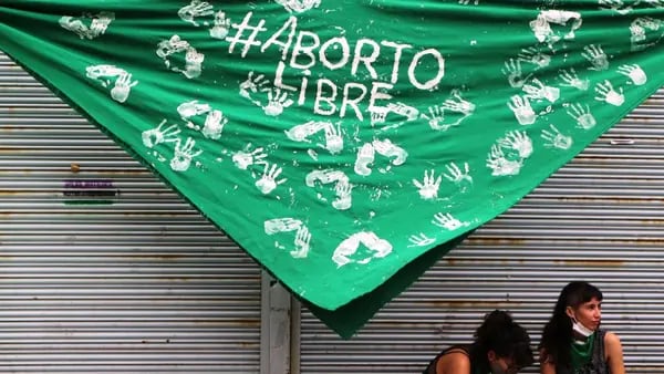 Presidente veta ley de aborto por violación en Ecuador y reaviva el debatedfd