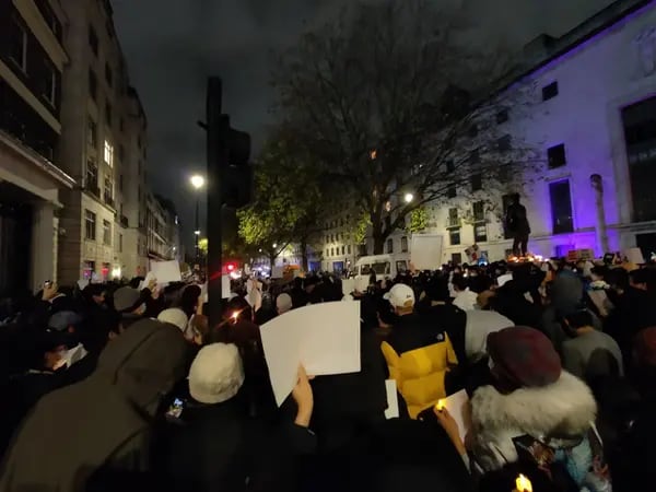 Imagen de una protesta fuera de la embajada china en Reino Unido
