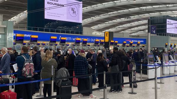 Airports Clogged With Queues as Travel Rebound Strains Resourcesdfd