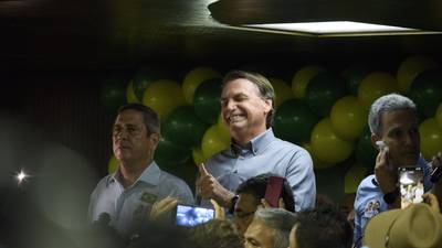 Impulso de Bolsonaro se estanca en las encuestas de cara a la segunda vueltadfd