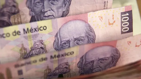 Peso mexicano se depreciaría a MXN$22 por dólar ante posible alza en 100 puntos base de la Fed dfd