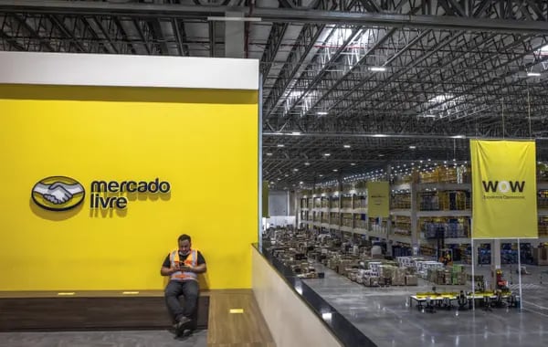 A Mercado Livre distribution center: the company's fintech has expanded operations into the vehicle credit segment. Photographer: Jonne Roriz/Bloomberg.
