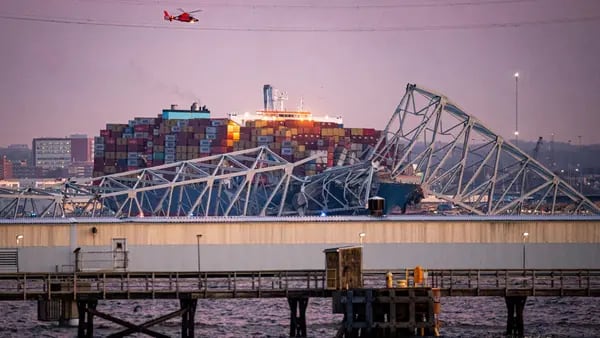 Puente de Baltimore, en EE.UU., se derrumba tras ser golpeado por un barcodfd