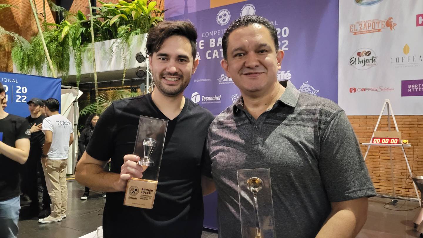 El Catador Héctor González de Café Divino y el Barista Paulo Meléndez de Finca El Zapote y Ghost Coffee Lab, fueron los ganadores en ambas competencias.dfd