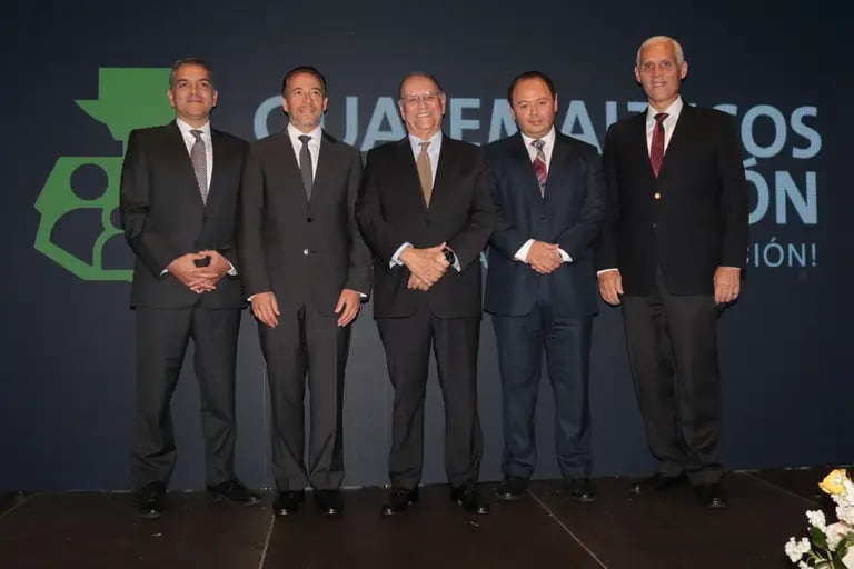 Miembros de la Junta Directiva de Cervecería Centro Americana y de la Fundación Castillo Córdova presentaron el programa para combatir la desnutrición.dfd