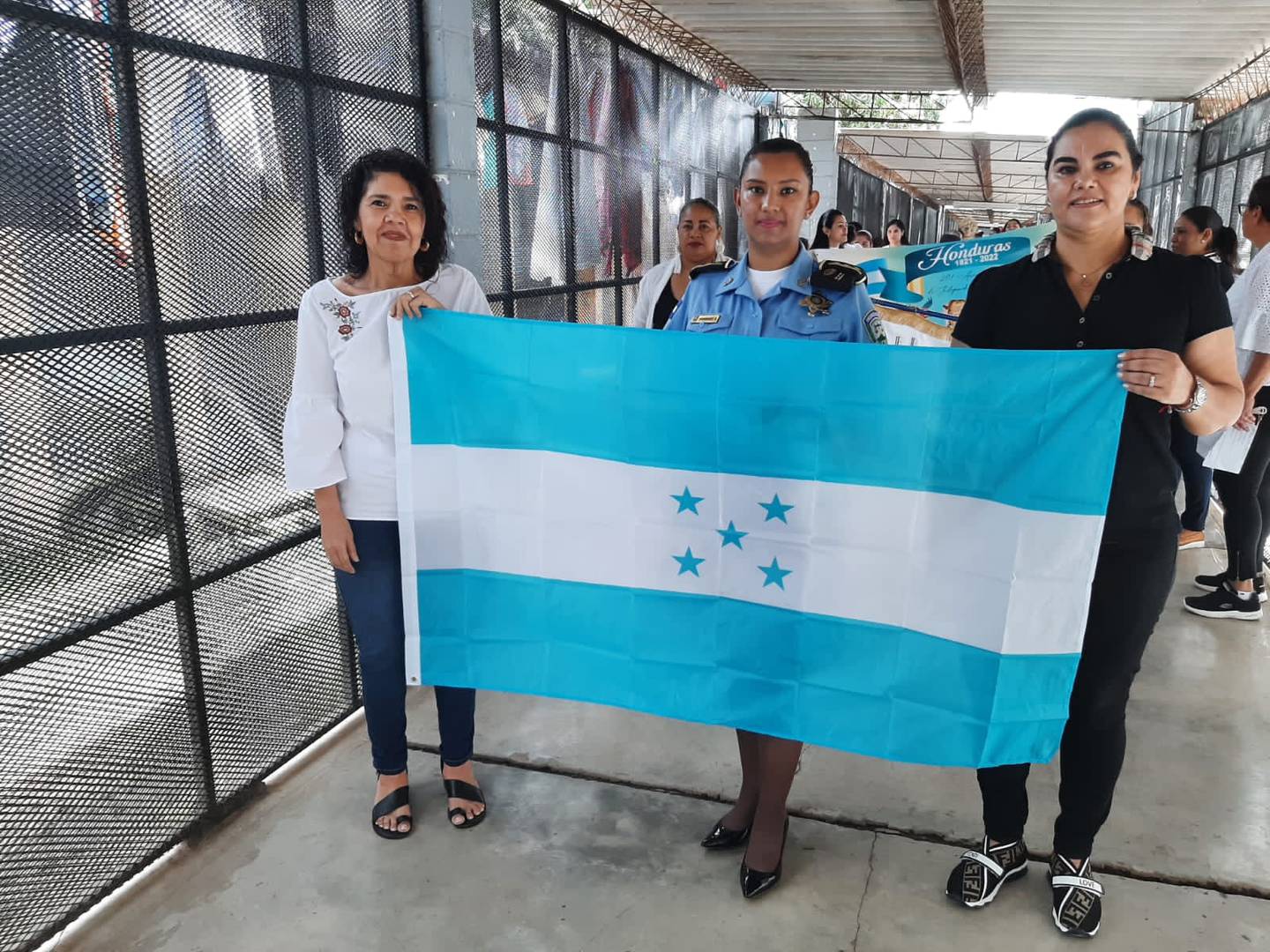 La exprimera dama reapareció el 15 de septiembre portando la bandera nacional en la celebración de los 201 años de independencia en la Penitenciaria Nacional de Tamara.dfd