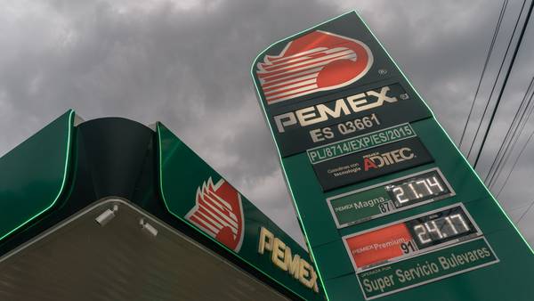 Pemex aún controla abasto de gasolina en México pese a fugas en franquiciadfd