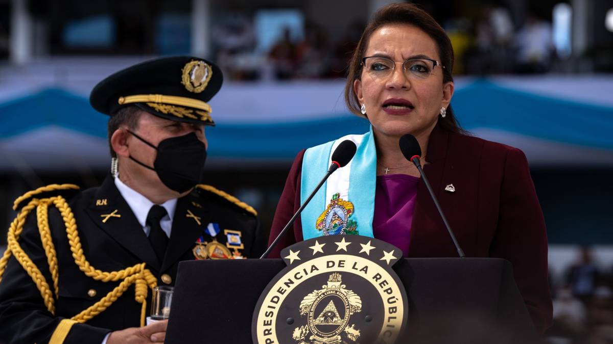 Presidenta de Honduras dice debe llevar a cabo reestructuración de deuda
