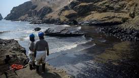 Repsol dice que limpieza del derrame de petróleo en Perú ya supera el 56%