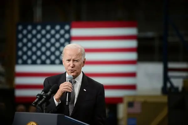 El presidente de EE.UU., Joe Biden, habla en una instalación de IBM en Poughkeepsie, Nueva York, EE.UU., el jueves 6 de octubre de 2022. Fotógrafo: Dana Ullman/Bloomberg


Traducción realizada con la versión gratuita del traductor www.DeepL.com/Translator