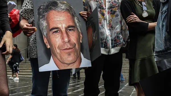 Epstein pagó US$500.000 a denunciante de príncipe Andrés en acuerdo de 2009dfd