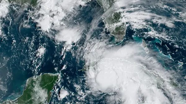 La tormenta tropical Lisa amenaza a Belice mientras atraviesa el Caribedfd