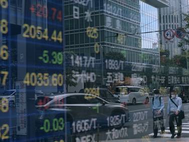 Acciones de Asia extienden caída y bonos avanzan ante temores de recesióndfd