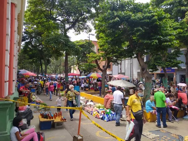 Vendedores informales en Catia, al oeste de Caracas / Foto Raylí Luján
