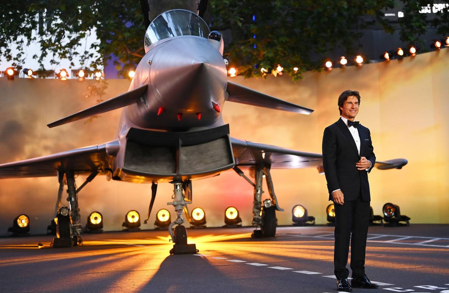 Tom Cruise asiste a la representación cinematográfica real y al estreno en el Reino Unido de "Top Gun: Maverick" en Leicester Square el 19 de mayo de 2022 en Londres, Inglaterra.