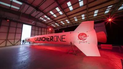 El cohete Virgin Orbit Launcher One  en su hangar del aeropuerto de  Newquay el 10 de agosto, 2021 en Newquay, England.