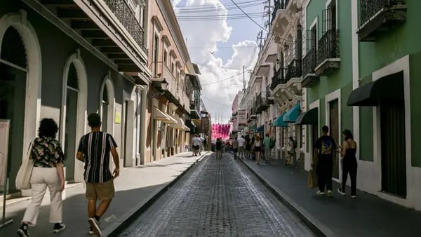 Incentivos fiscales para criptomillonarios provocan indignación en Puerto Ricodfd