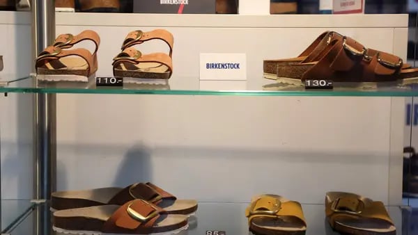Birkenstock, marca icônica de sandálias, pode buscar IPO de US$ 6 bi, dizem fontesdfd