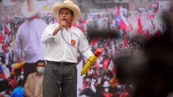 Congreso de Perú aprueba acusar constitucionalmente a expresidente Pedro Castillodfd