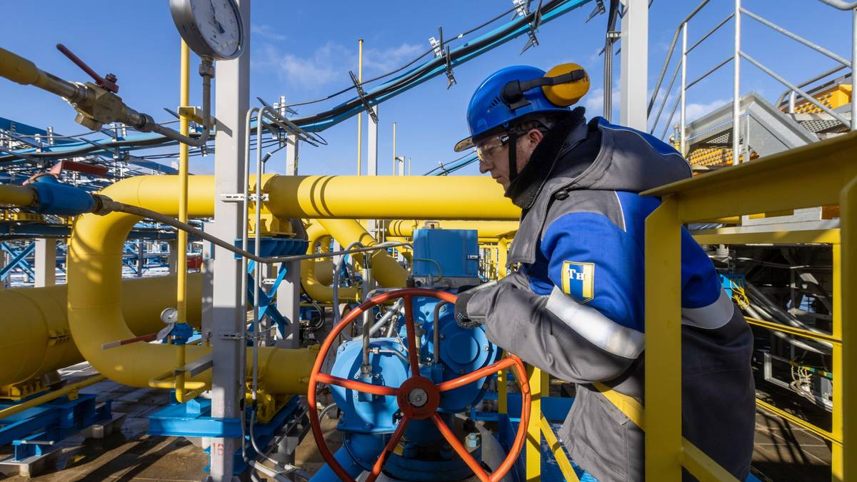 Ucrania dice que punto de entrada clave de gas ruso dejará de recibir suministrodfd