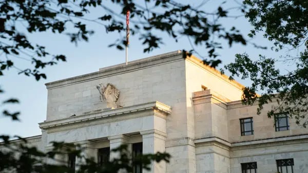 Swaps muestran 50% de probabilidades de que Fed suba tasas en 75 pbs en septiembredfd