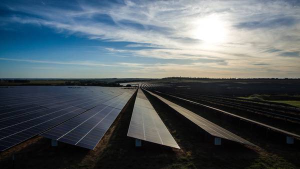 Parque solar de AMLO incluirá baterías para almacenar energía, revela CFEdfd