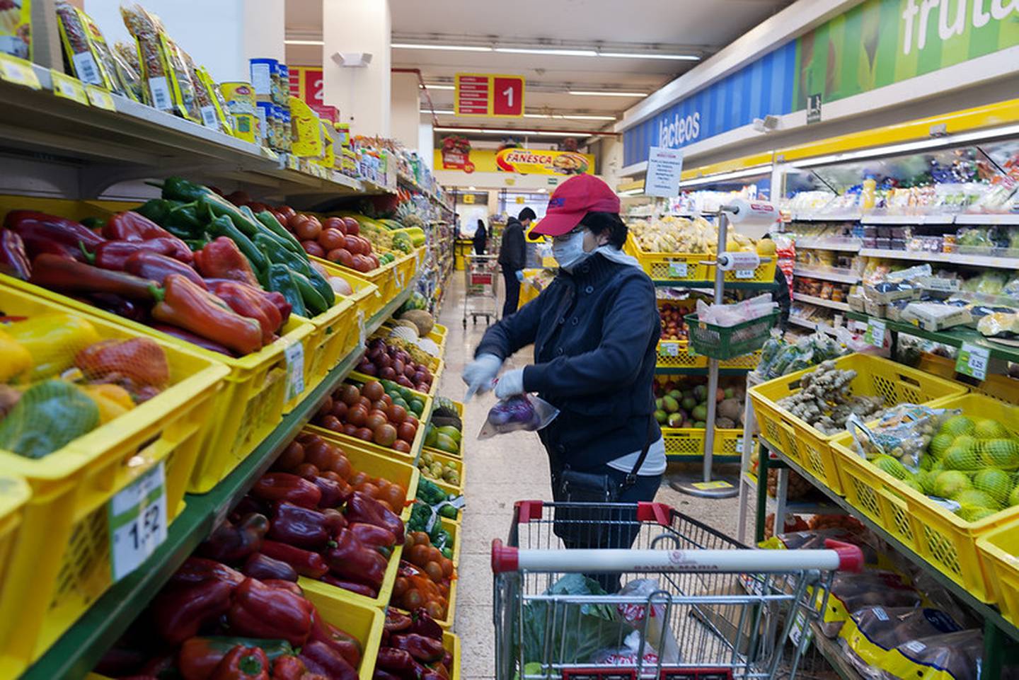 Los latinoamericanos han sentido el alza en los precios de los alimentos, a medida que la inflación se convierte en uno de los principales retos económicos. Fotógrafo: Paul Salazar/Banco Mundial.dfd
