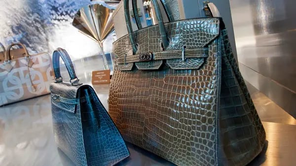 Hermès supera a sus rivales con la fuerte demanda de bolsos Birkin en EE.UU.dfd