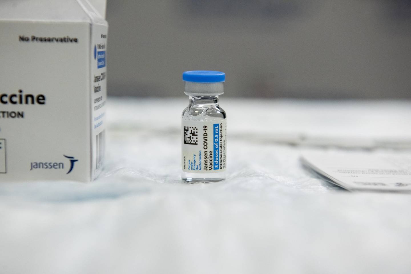 Un vial de la vacuna Covid-19 de Johnson & Johnson en el Hospital Universitario Northwell Health South Shore en Bay Shore, Nueva York, Estados Unidos, el miércoles 3 de marzo de 2021.