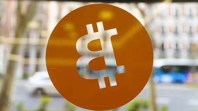 Precios de criptomonedas caen tras semana récord de volatilidad para bitcoin dfd