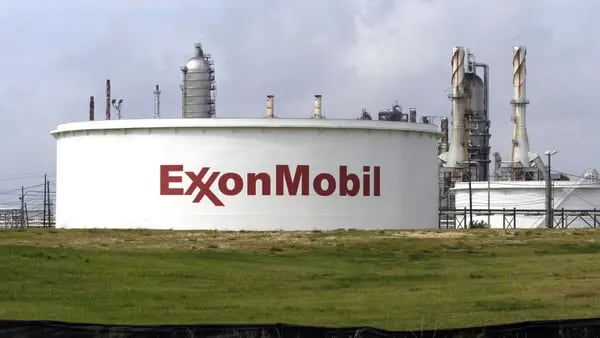 Exxon y Chevron superan previsiones al aumentar producción de pozos de esquistodfd