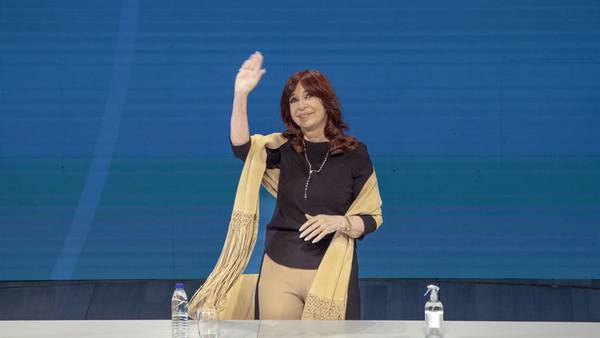 Ted Cruz pide a Blinken sancionar a Cristina Kirchner por denuncias de corrupcióndfd