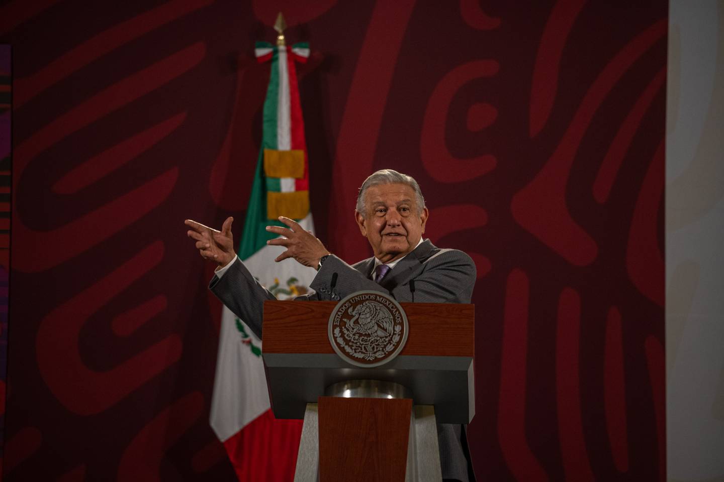El presidente mexicano, Andrés Manuel López Obrador, sorprendió a los oyentes el jueves cuando anticipó la decisión del banco central de aumentar las tasas de interés horas antes del anuncio oficial.