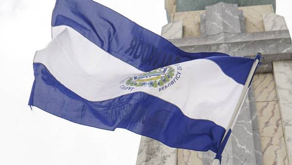 S&P pone a El Salvador en un impago selectivo por un día tras canje de deuda de pensionesdfd