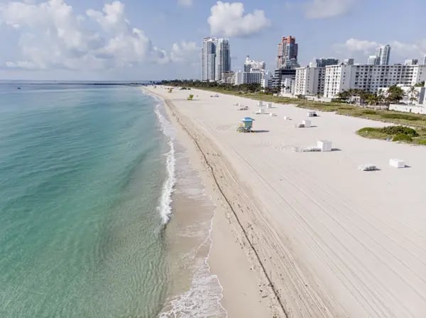 Vista aérea de Miami South Beach vacía en EE.UU. Fotógrafo: Marco Bello/Bloomberg