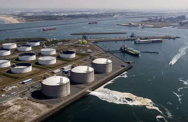 La terminal de gas natural licuado (GNL) en la Maasvlakte de Rotterdam. Fotógrafo: Koen Van Weel/AFP/Getty Images