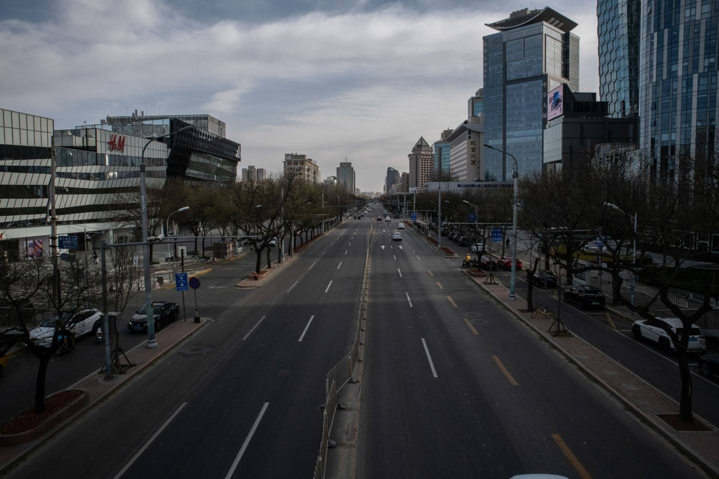 A deserted road in Beijing, China, on Tuesday, Nov. 29, 2022. Foto: Bloomberg