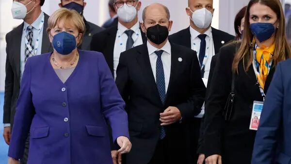Alemanha paga preço por jogo político entre Merkel e Scholzdfd